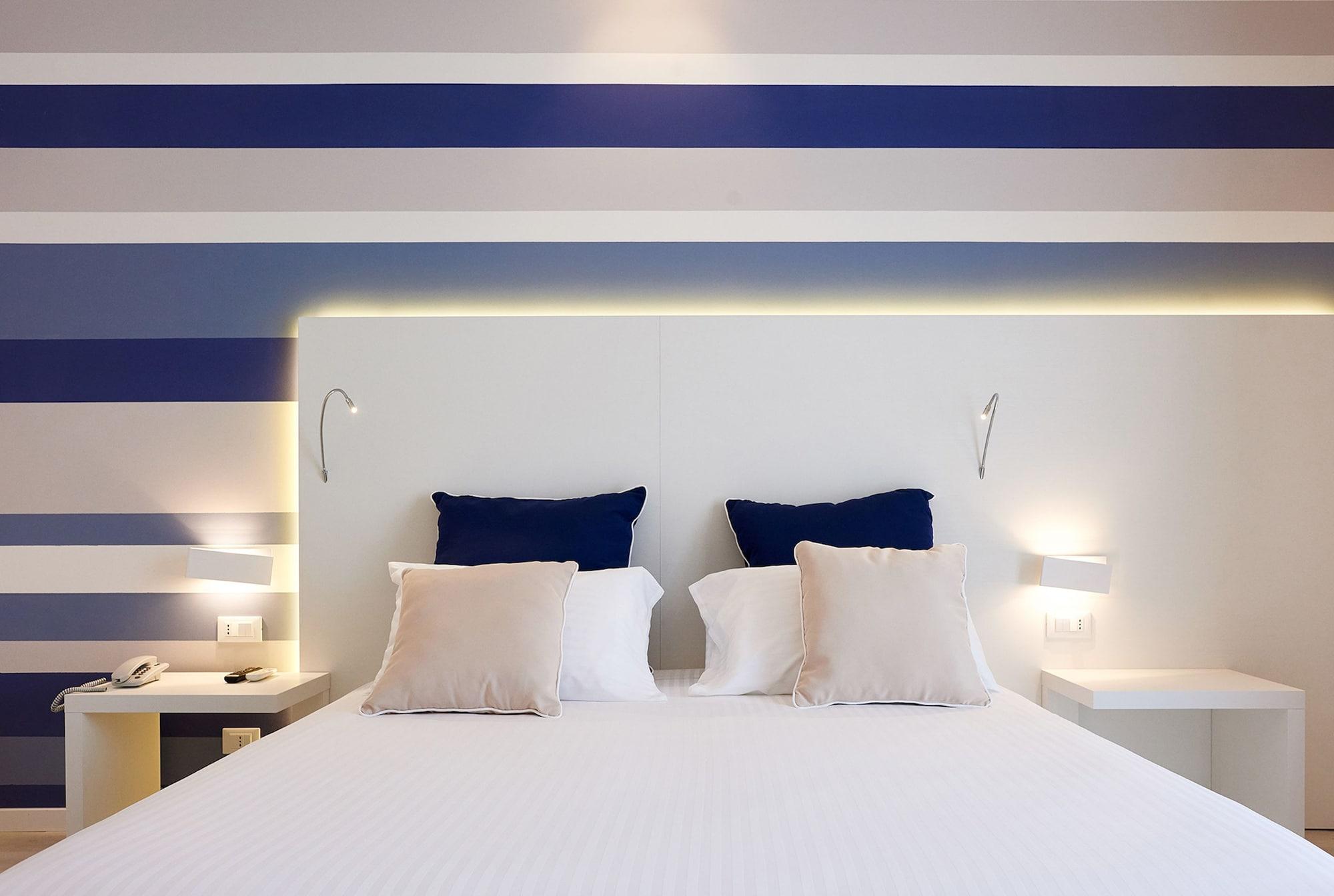 Marina Di Petrolo Hotel & Spa 卡斯泰拉马莱 外观 照片